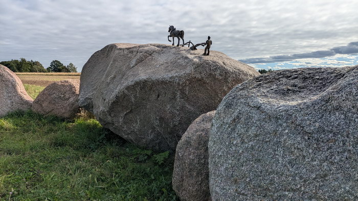 Bistrampolis Steinstrasse Bauer mit Pflug