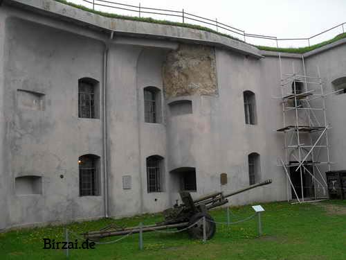 Hofbereich 9.Fort Kaunas Einschussloch
