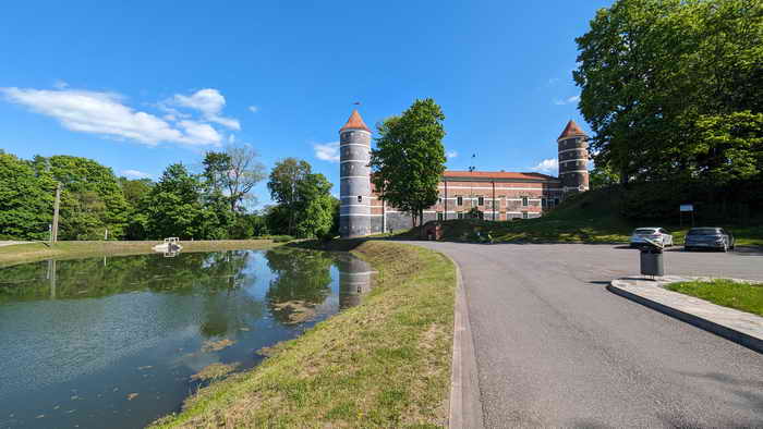 Schloss Panemune mit Teich