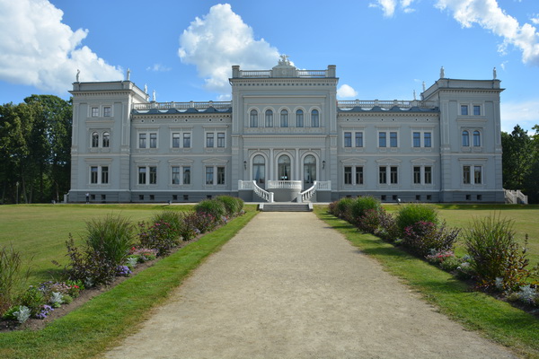 Plunge Oginski Schloss Vorderansicht