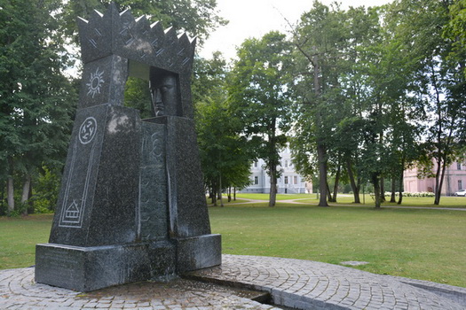 Ciurlionis Denkmal Plunge