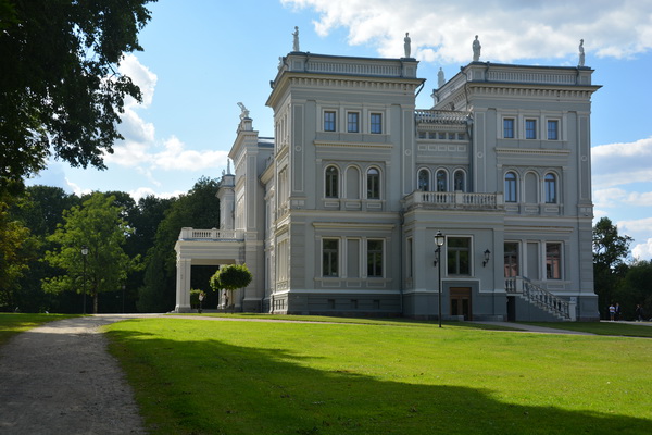 Oginski Schloss Seitenansicht