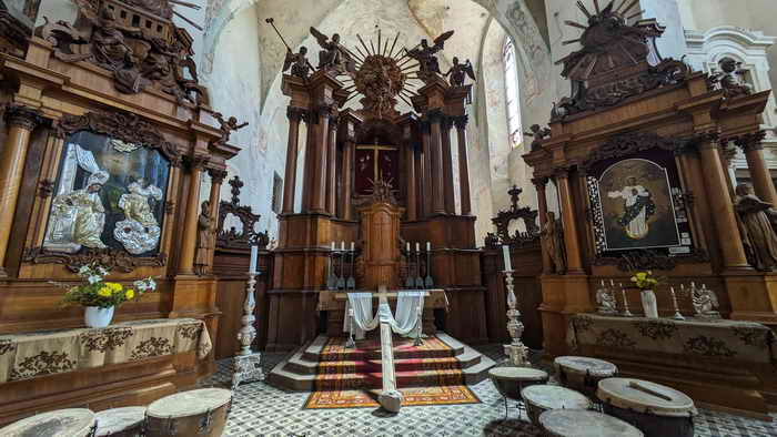 Bernhardiner Kirche Altar