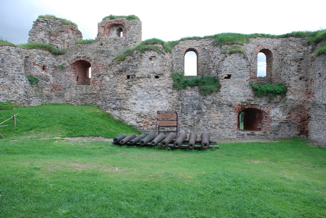 Ruine Burg Bauska Kanonen
